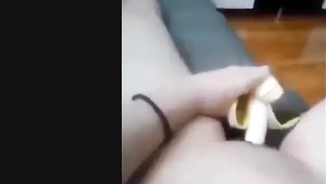 Киргизская сучка кончает от банана